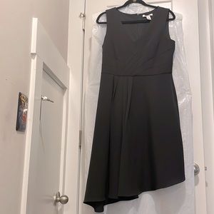 PRE❤️ Perfect Asymmetrical Hemline White House/Black Market LBD Size 10